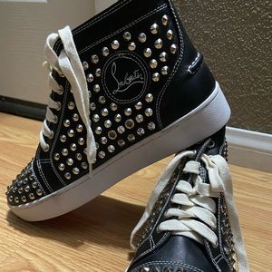 Christian Louboutin. Hi-top navy blue. Sz 40